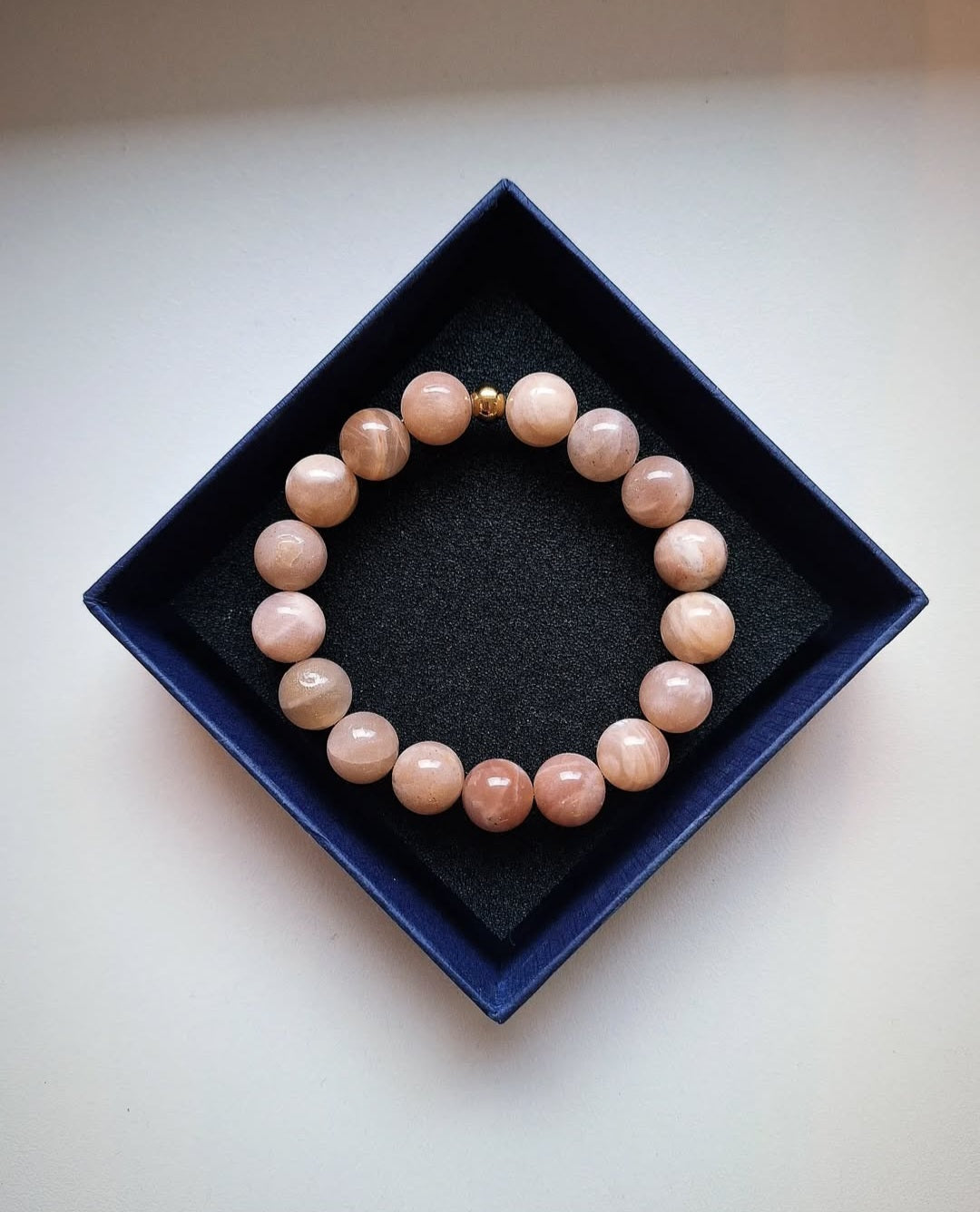 Saulės Akmens Apyrankė